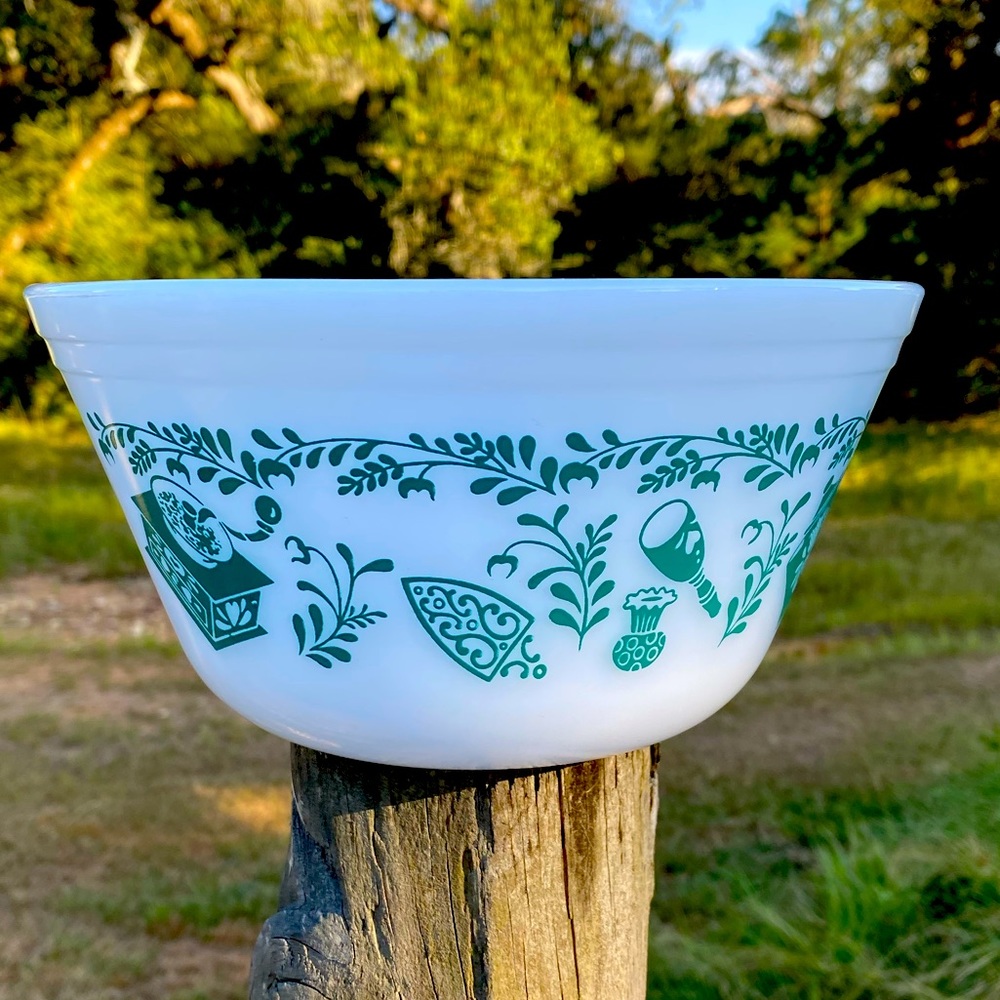 Vintage Federal Milk Glass American Homestead Heat Proof Mixing Bowl USA
